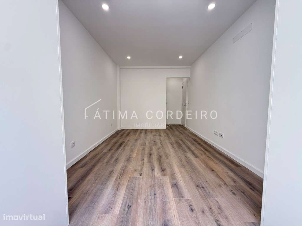 Fantástico T2 com 95m2 Remodelado com arrecadação no centro da Cost...-12