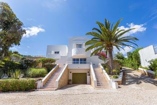 Villa espaçosa com Piscina e Vistas em Área Residencial Tranquila na G