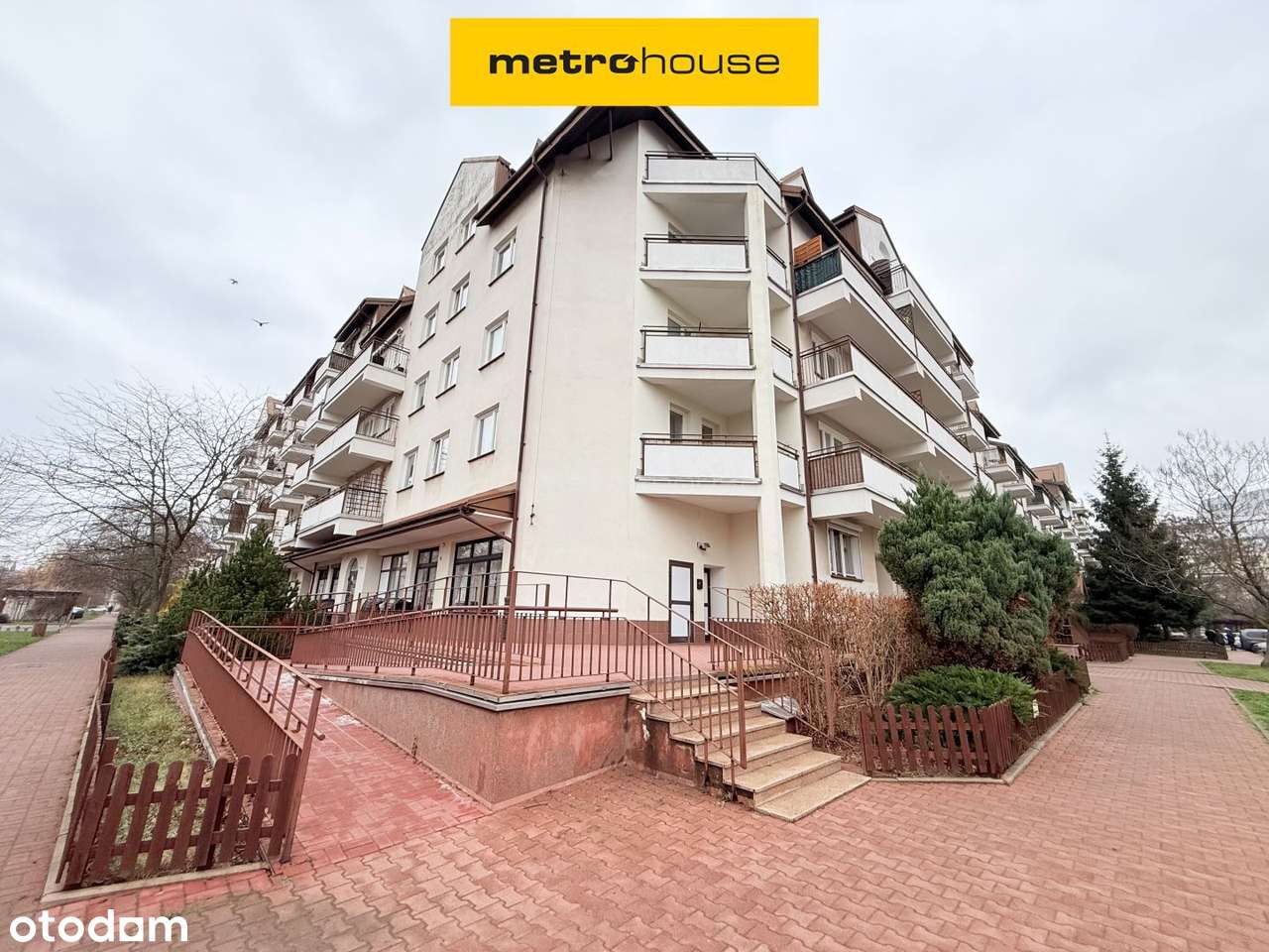 Przestronny lokal z witrynami, 5 min Metro Kabaty-0