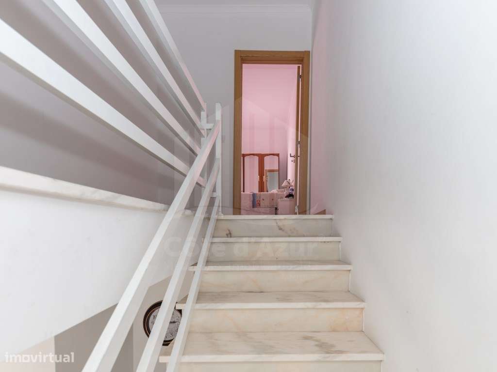 Moradia T2+1 com jardim e Sótão em Fernão Ferro-11