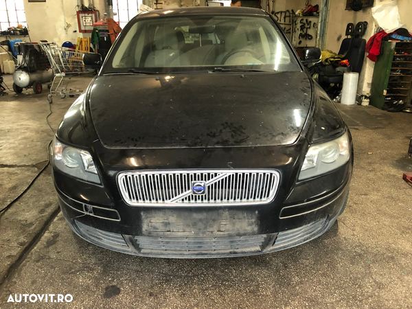 Dezmembrez Volvo V50 break negru 1.6 diesel - 1