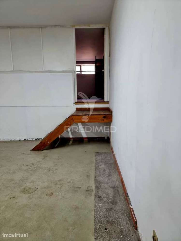Armazém para venda no Salgueiral - 185m2 - Grande imagem: 4/11