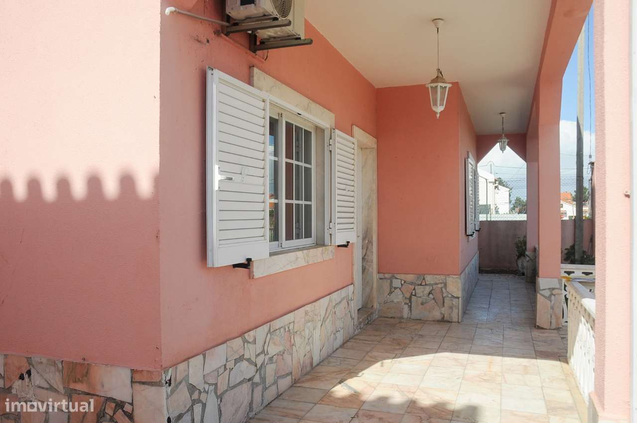 Moradia isolada de 6 assoalhadas com garagem - Zona tranquila-36