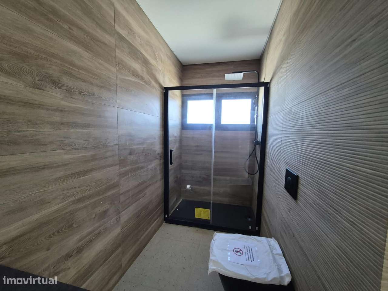 Moradia T3, térrea, geminada c/garagem e logradouros,  Fração: "A"-18