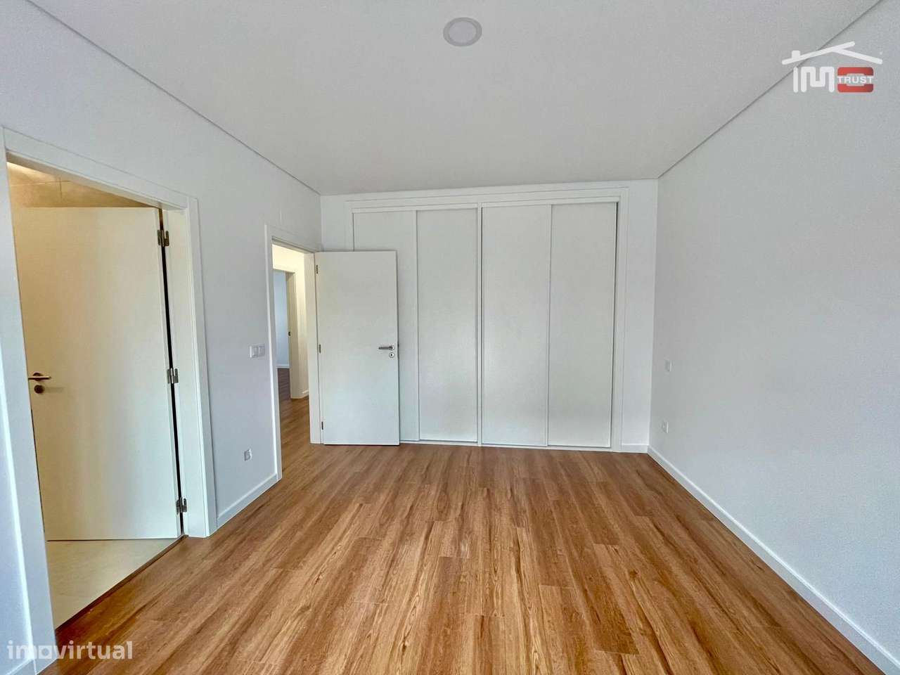 Moradia Térrea T3+1 com Áreas Amplas em Fernão Ferro | Terreno 380...-27