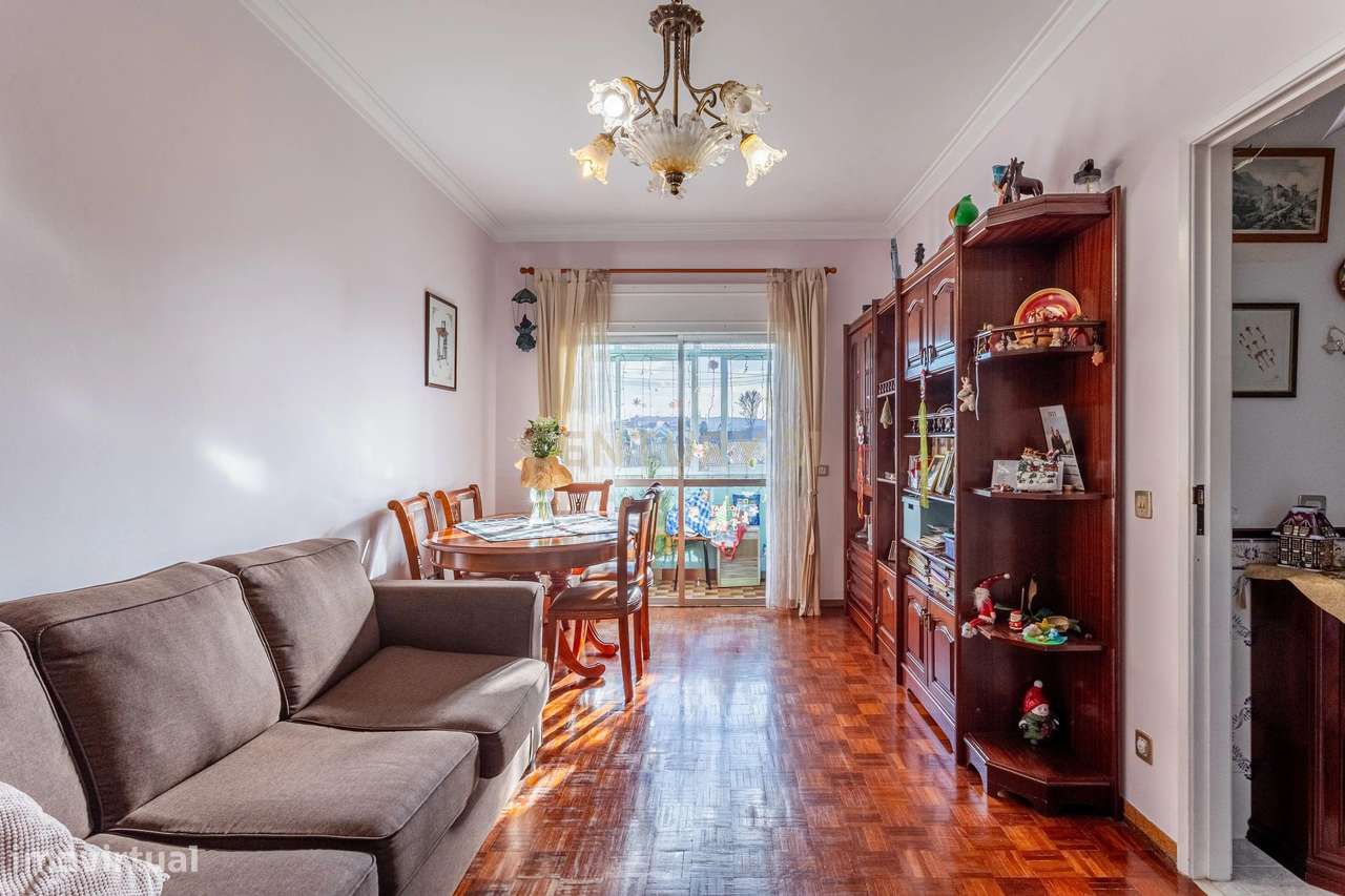 Apartamento T3 com garagem Box em Algueirão Mem Martins-3