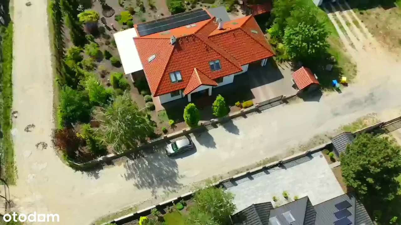 Przestronny dom z 6 pokojami w cichej okolicy-1