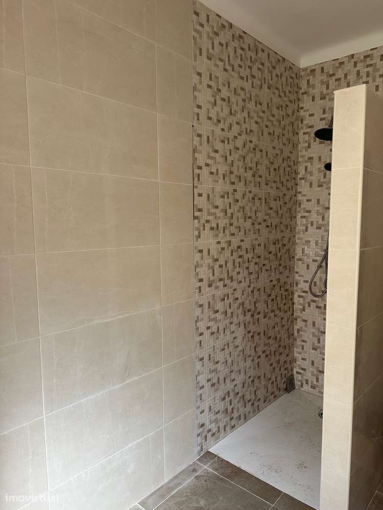 Apartamento T3+2, com 3 casas de banho e garagem-12