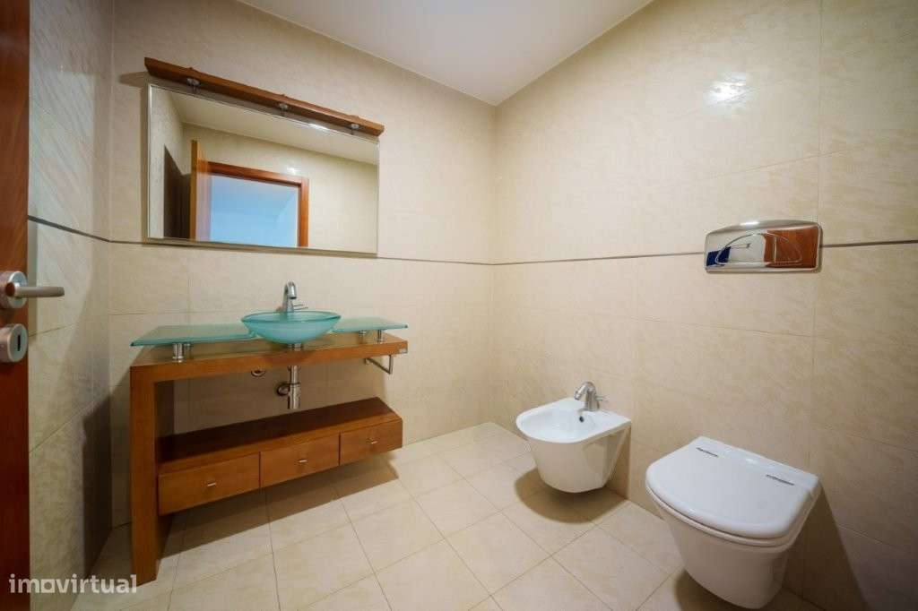 Moradia T5 - Tomar, inserida num amplo terreno de 15.560 m²-31