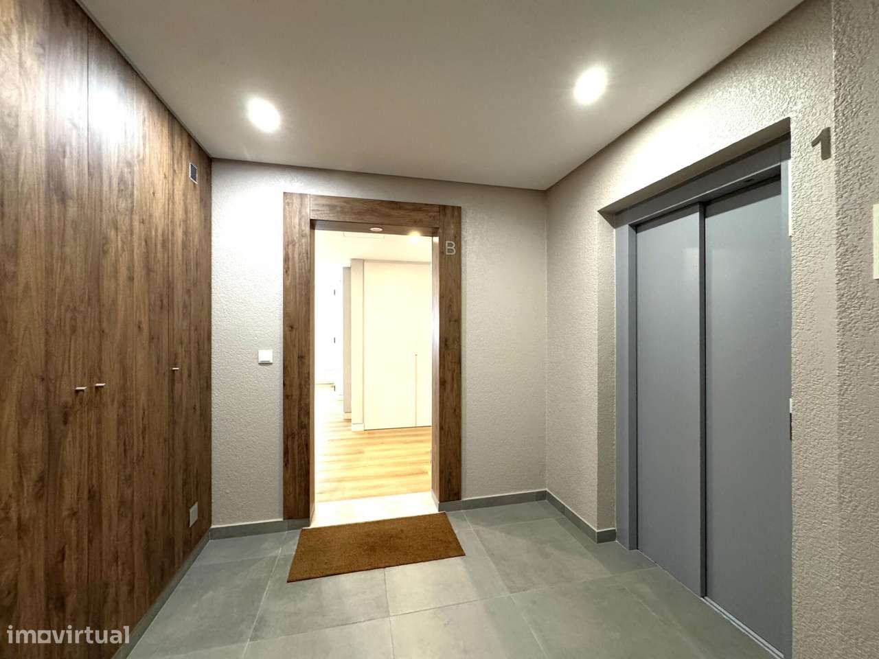 Apartamento T3 novo com estacionamento no centro de Carcavelos-50