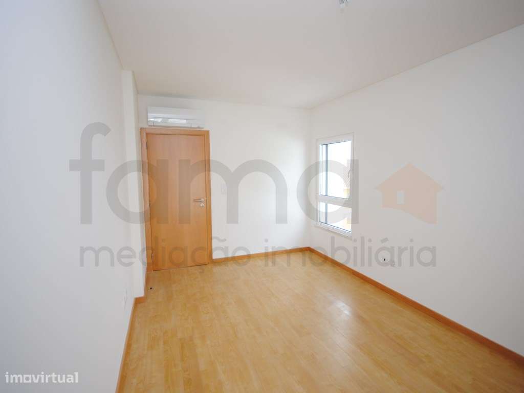 T3 Duplex com terraço centro da Parede-9