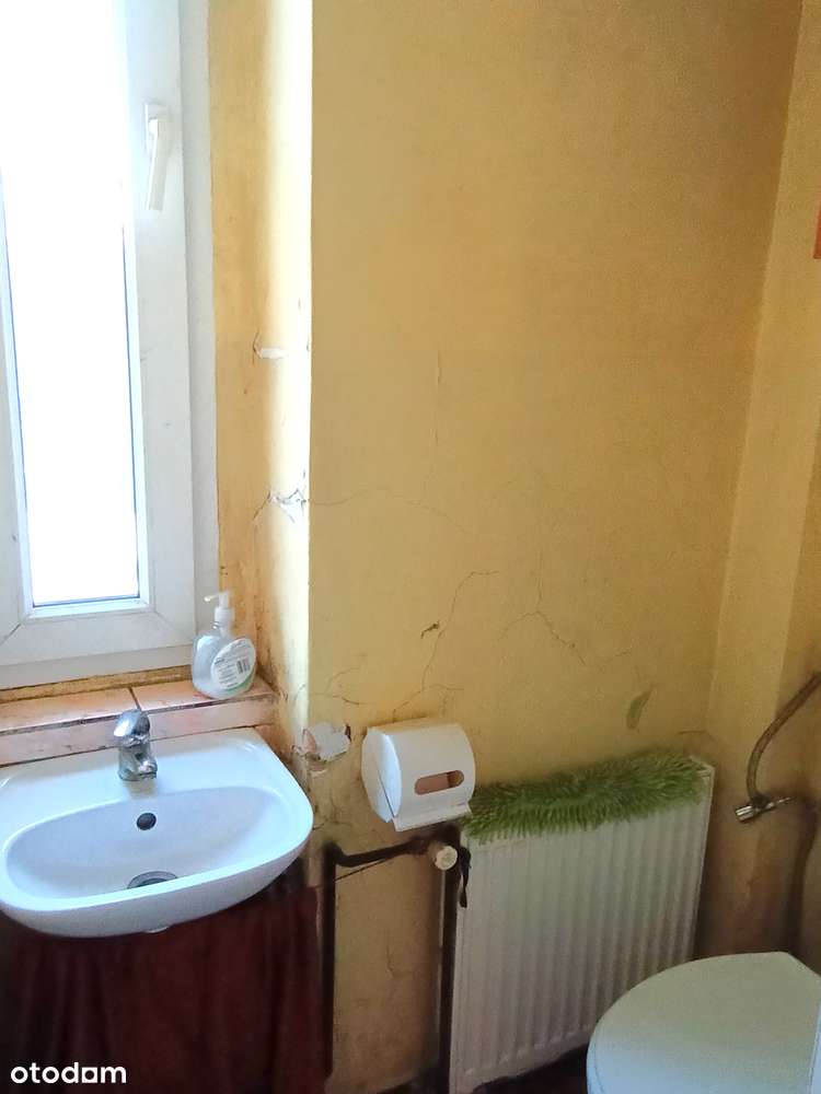 2 pokojowe mieszkanie do remontu na I piętrze + garaż ul. Jaworzyńska-9