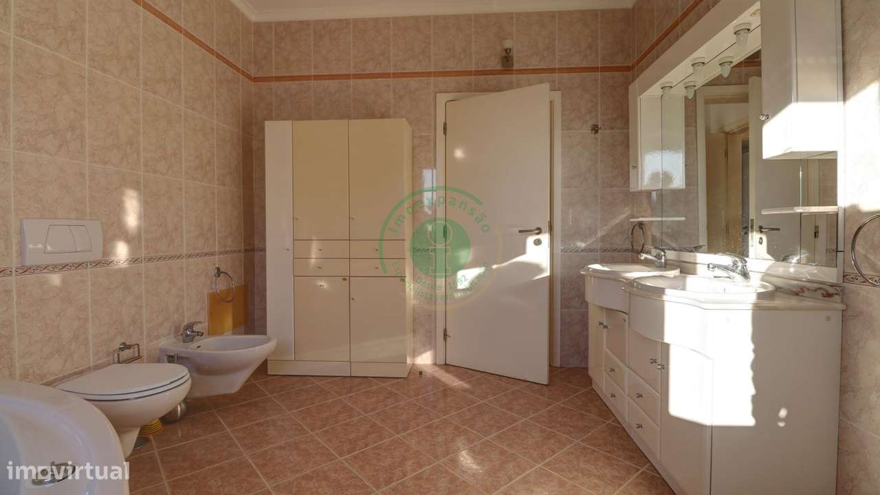 Moradia T4 com Piscina e Vista Mar-13