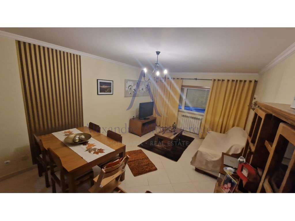 Apartamento T2 com lugar de Garagem e Elevador-7