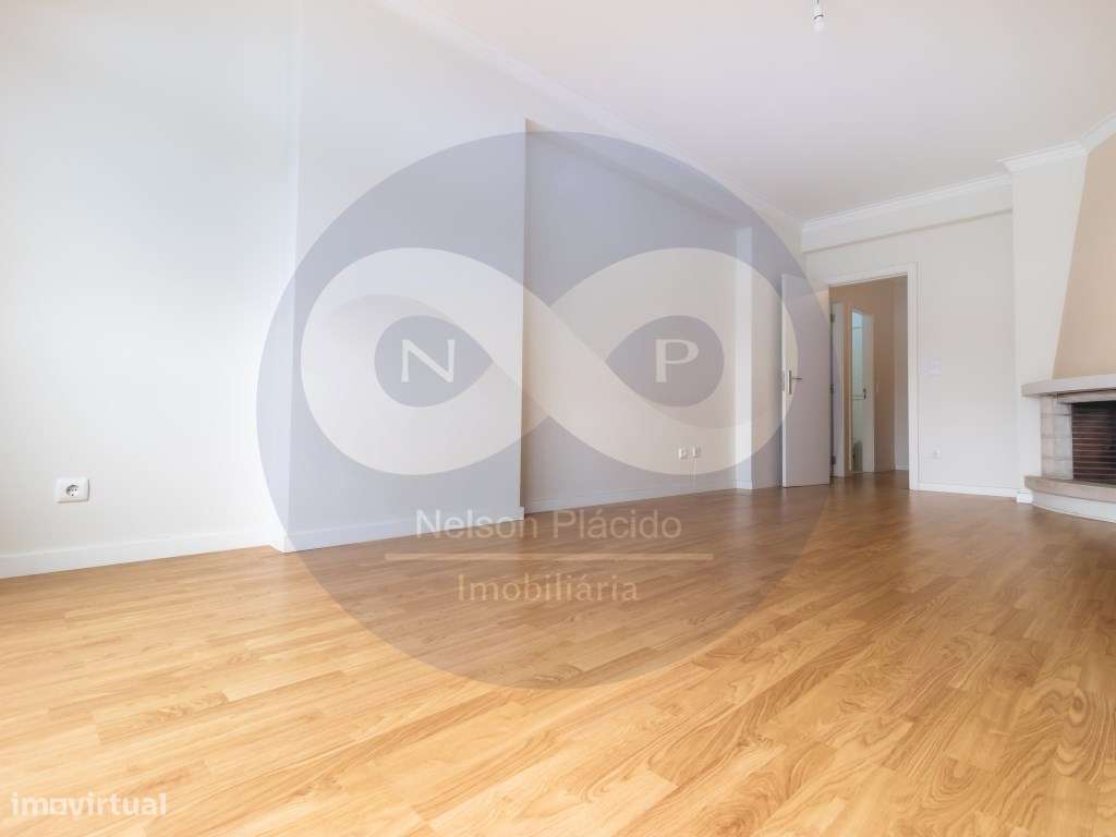 Apartamento T1 com Lareira, excelentes Áreas, na zona central de Ma...-9