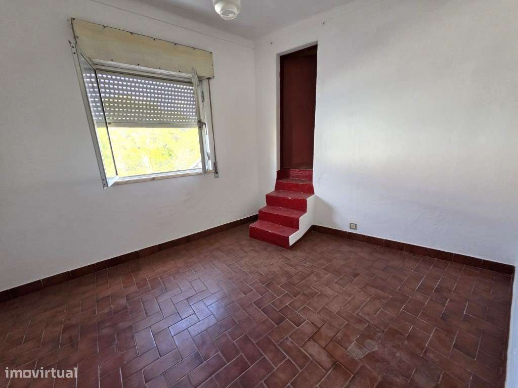Moradia T3 em Vila Viçosa, com garagem, inserida em lote de 3500 m2-15