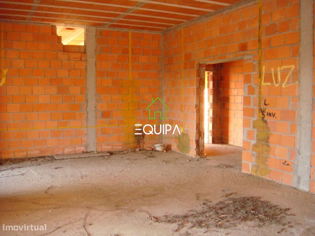 Terreno para construção (com moradia  T-5, construída em grosso), e-27