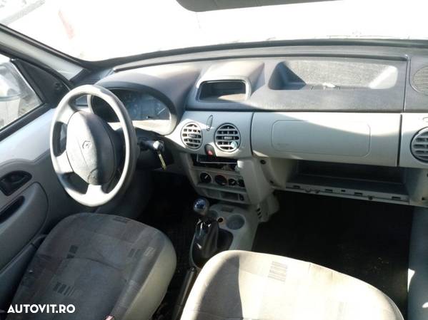 Dezmembrez Renault kangoo 1.5 dci - 1