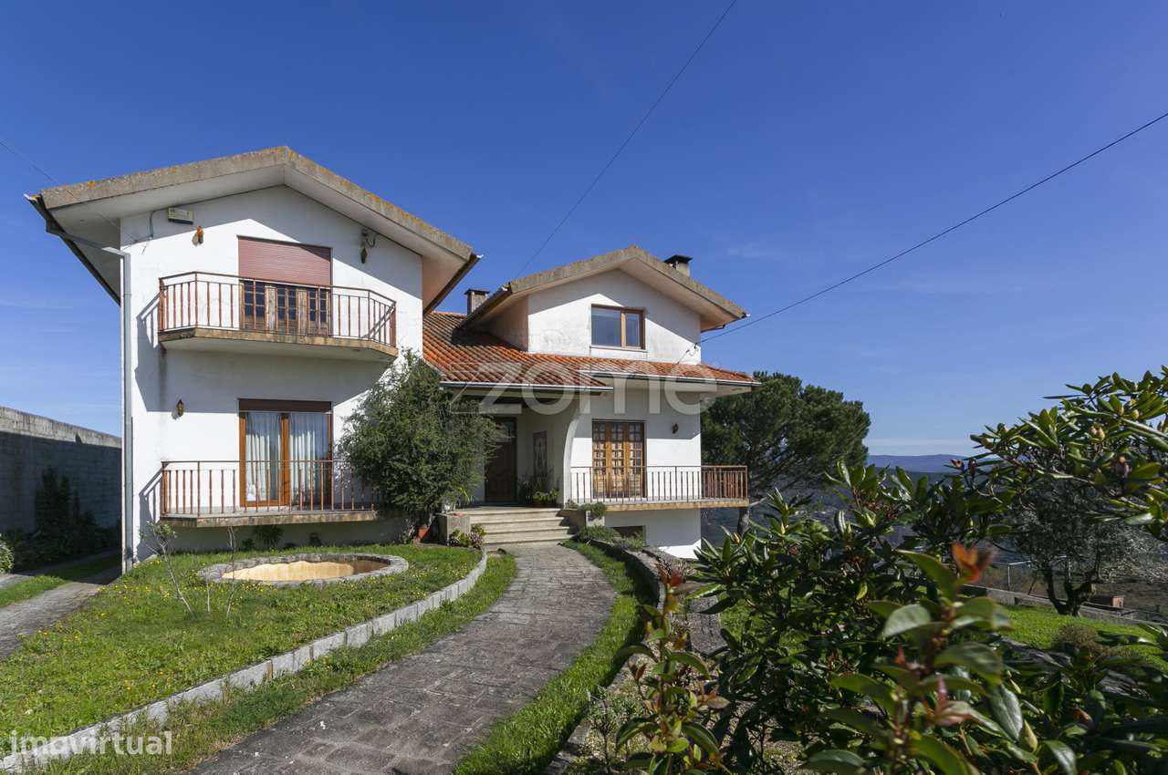 Moradia de Charme com vistas panorâmicas - Grande imagem: 3/57