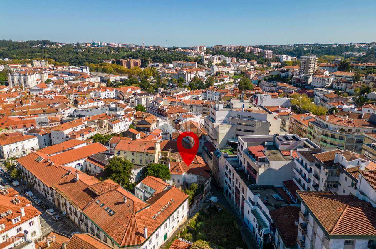 Prédio com grandes áreas no Centro de Leiria - Grande imagem: 4/60