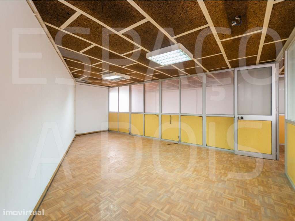 Armazém Amplo; com 2 Pisos! Boa Localização, próximo do Centro da A...-34