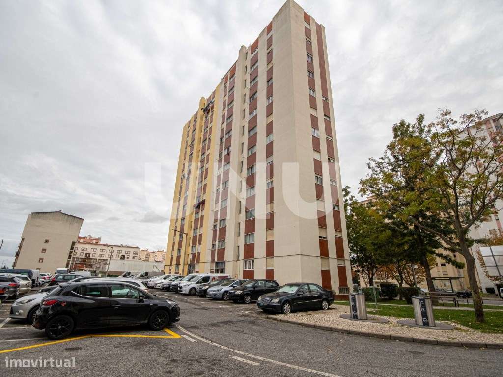 Apartamento T3 totalmente remodelado no Carregado!-18