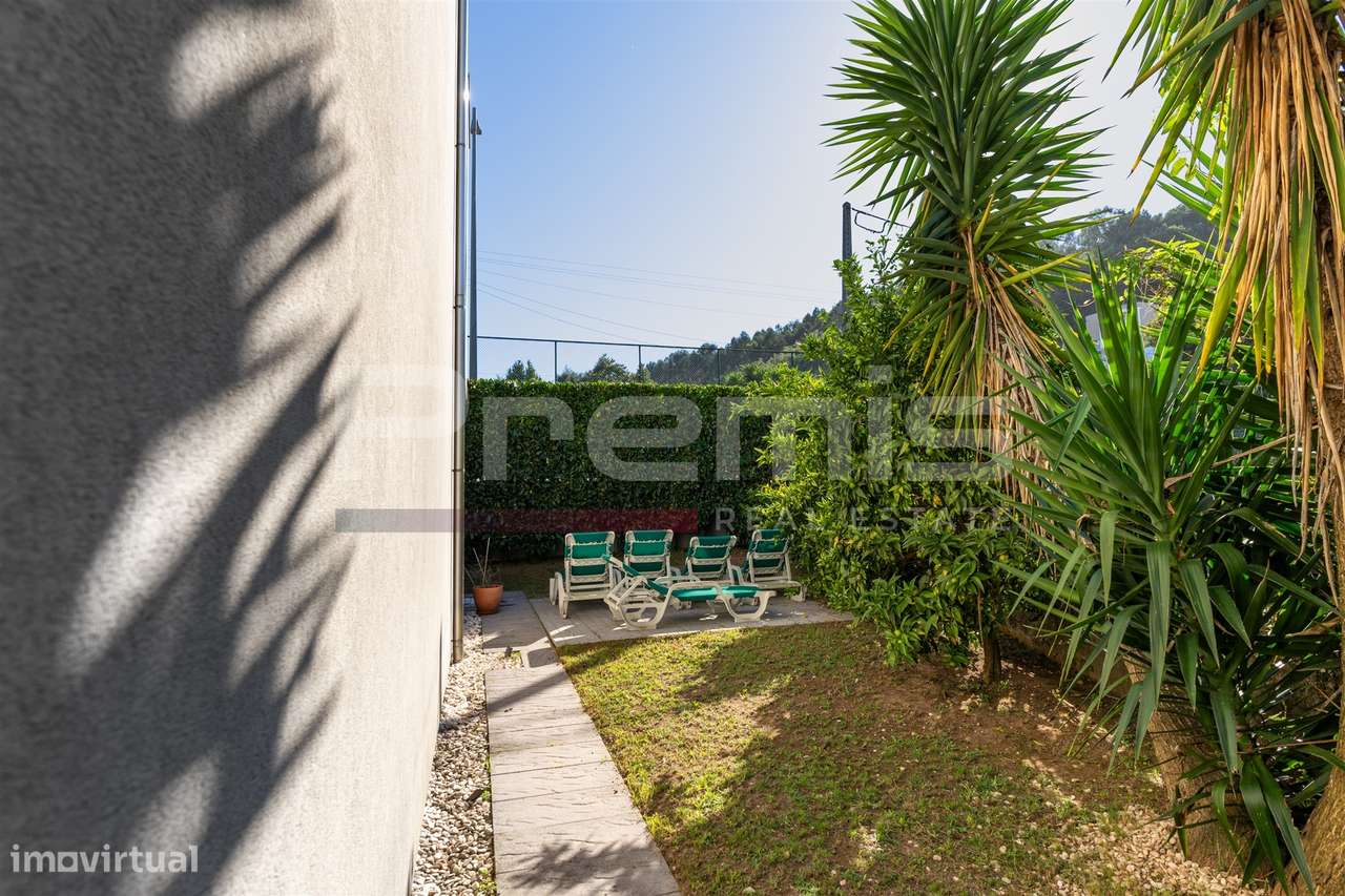 Moradia T5, com jardim e garagem para 4 carros, em Vila Nova de Gaia-11