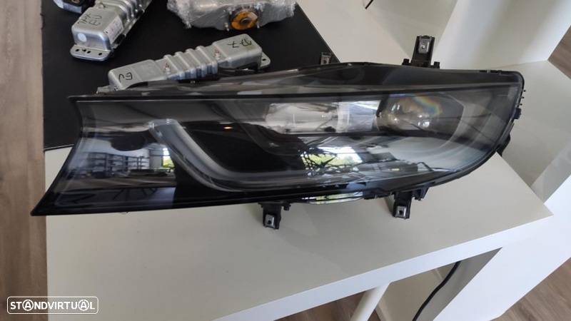 farol full led esquerdo BMW i8 - 2