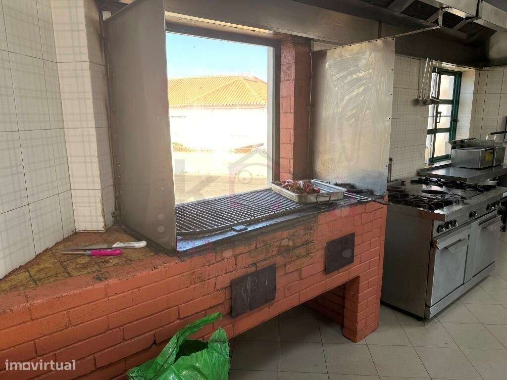Prédio a venda com restaurante e habitação, à venda em SInes-9