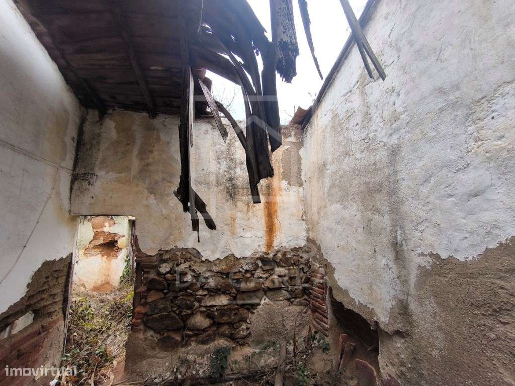 Moradia para recuperar em Faro do Alentejo-17