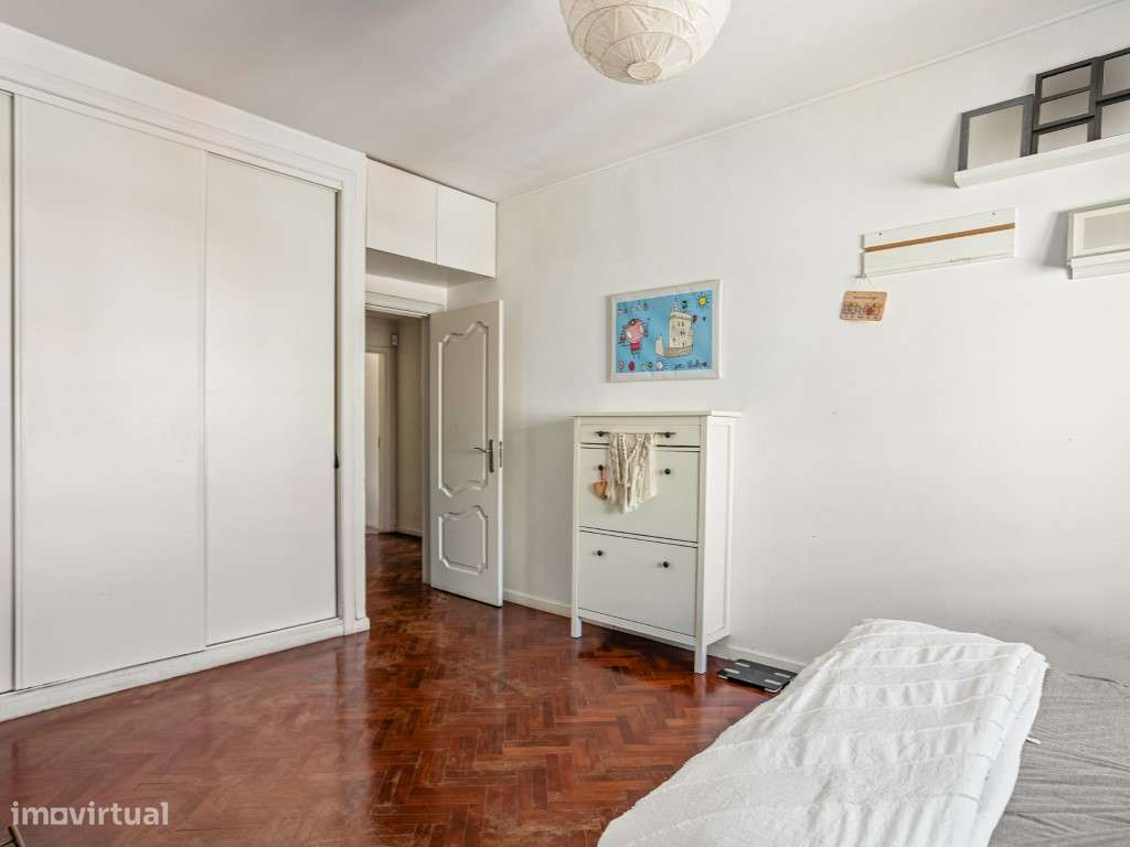Excelente Apartamento T4 em MIraflores-20
