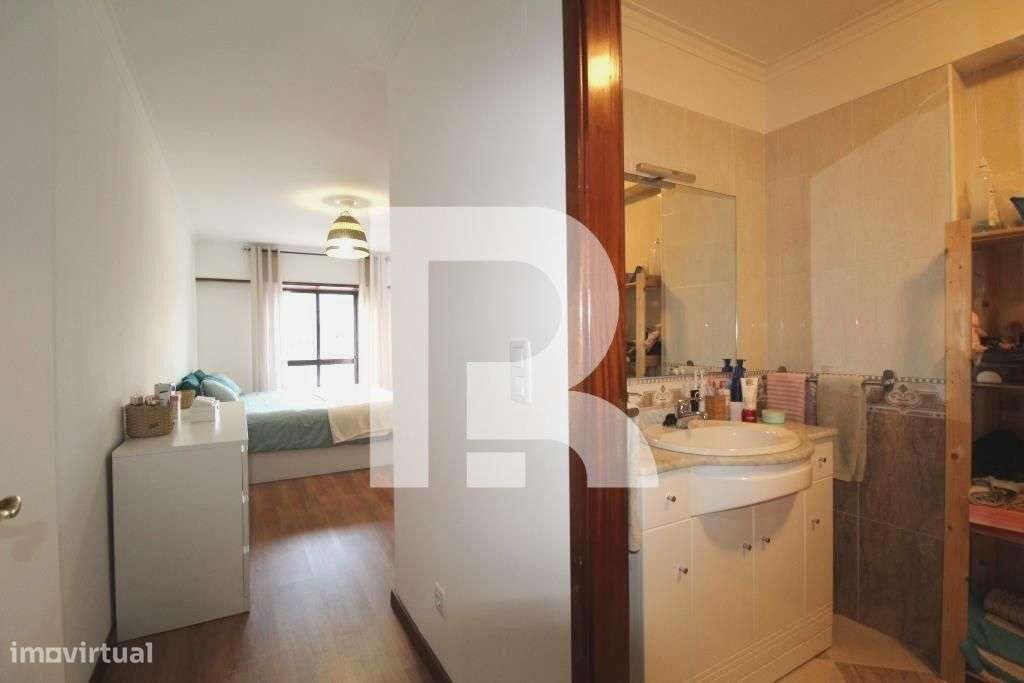 Apartamento T3 c/ Box em Mem Martins-13