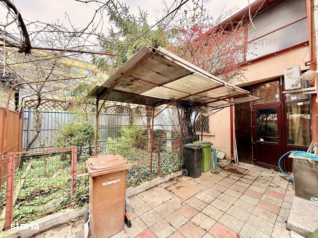 Vila 200 mp desfasurati cartier de case Belvedere Regie-13