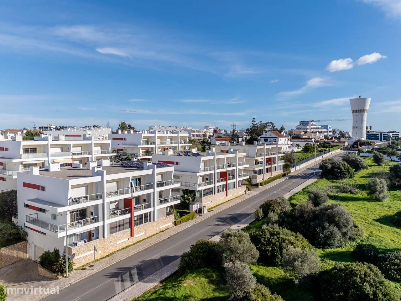 DUPLEX T2 DE CANTO COM AMPLAS VARANDAS E GARAGEM PERTO DA PRAIA!-6