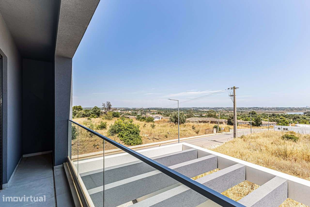 Moradia T3 com piscina e garagem - Mexilhoeira Grande-26