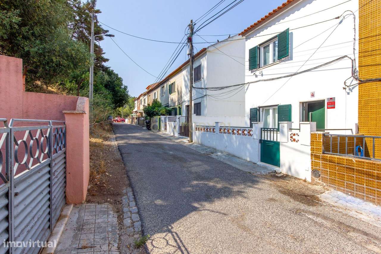 Casa Renovada em Setúbal com Vista Panorâmica-0