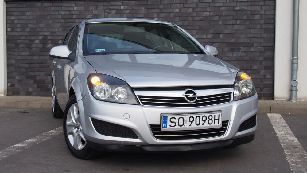 Opel Astra H 1.6 Enjoy 2011