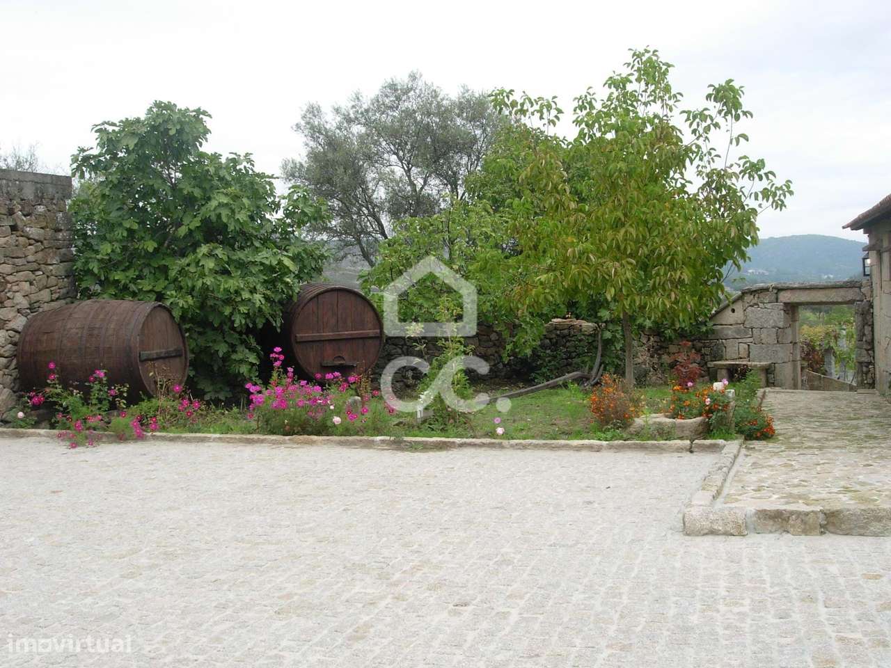 Quinta excelente, com restaurante típico, todo em pedra, com plantação - Grande imagem: 4/43