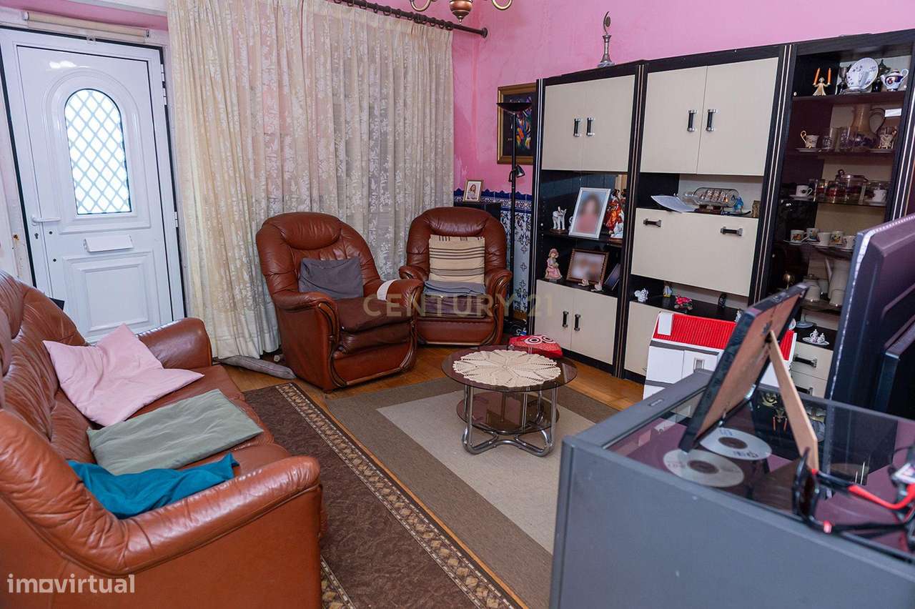 Simpática moradia no centro da vila de Fanhões - Grande imagem: 4/23