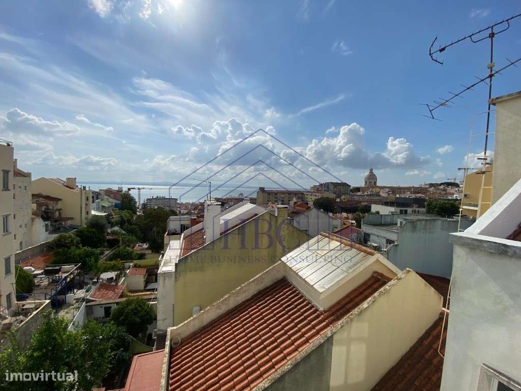 Apartamento T2 Transformado num Excelente T1 Remodelado com Vista R...-23