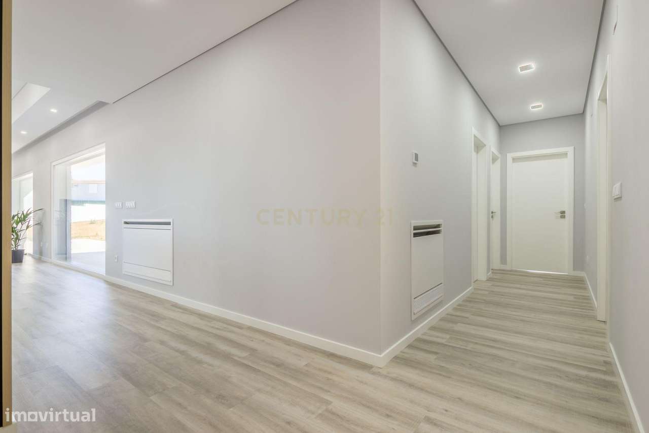 Vila Alegre / Fernão Ferro - Luxuosa moradia isolada térrea de 4 assoa-15