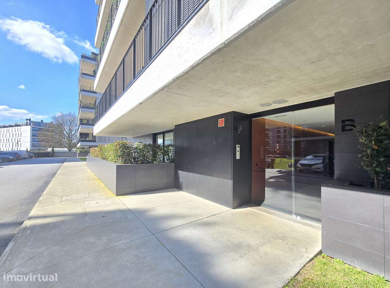 Apartamento T1 com terraço Seminovo.-16