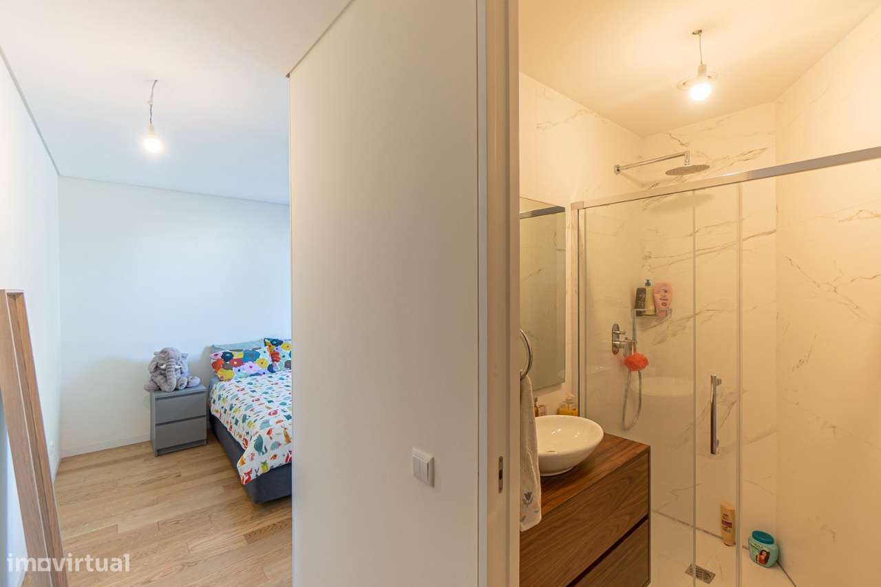 Moradia T3, em Leça da Palmeira na 1ª Linha de Mar-6