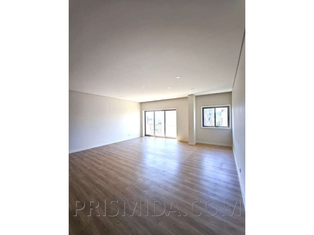 Duplex T4+office Renovado | Bi-Familiar | Terraço c/Churrasqueira-7