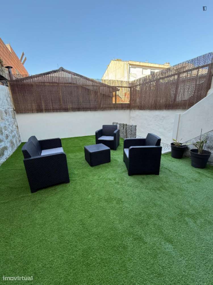 Quarto - localizado em Santa Marinha Porto - Grande imagem: 5/7