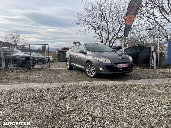 Renault Megane dCi 110 FAP EDC Paris - 9