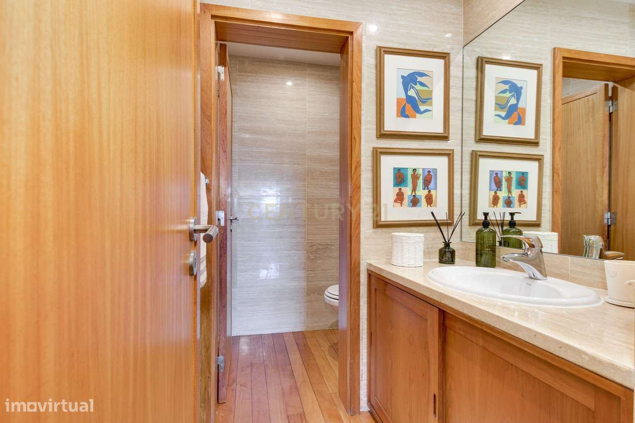 T4+1 na 1ª linha Condomínio fechado Parque das Conchas-55