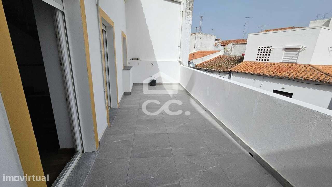 Andar de moradia V3 com terraço, localizada perto da biblioteca - Grande imagem: 4/32