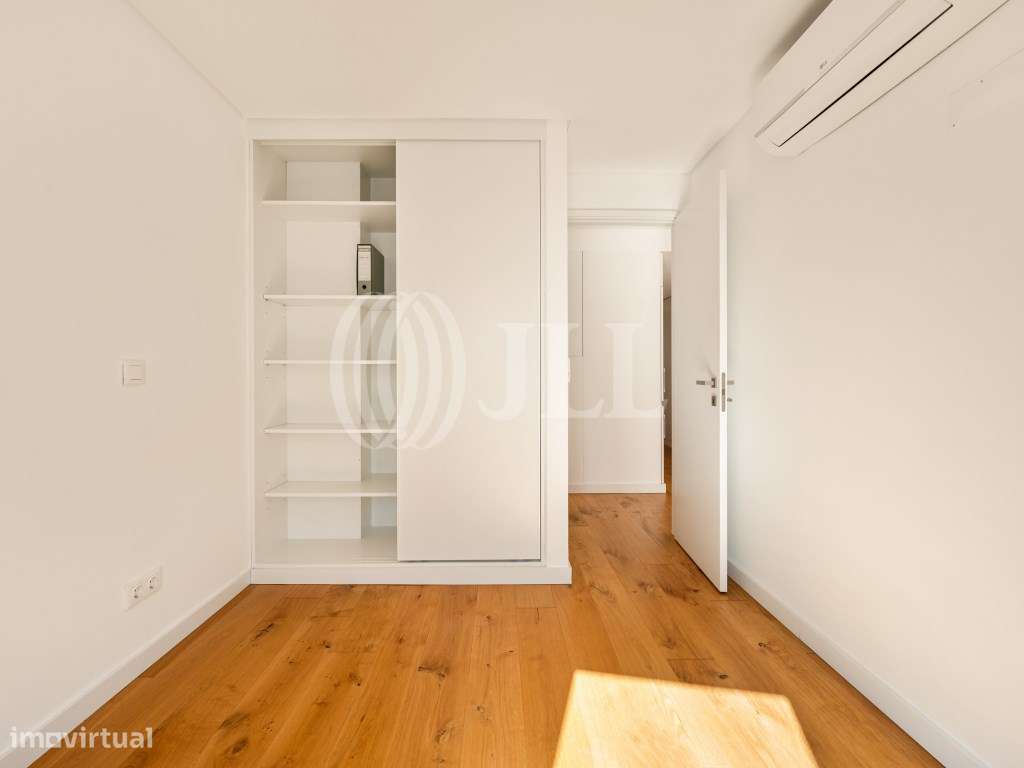 Apartamento T2, com varandas e estacionamento, em Lisboa-17