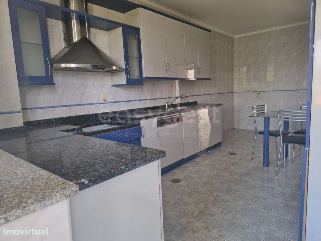 Apartamento T3 à venda com gragem fechada em São Roque, Oliveira de... - Grande imagem: 5/33